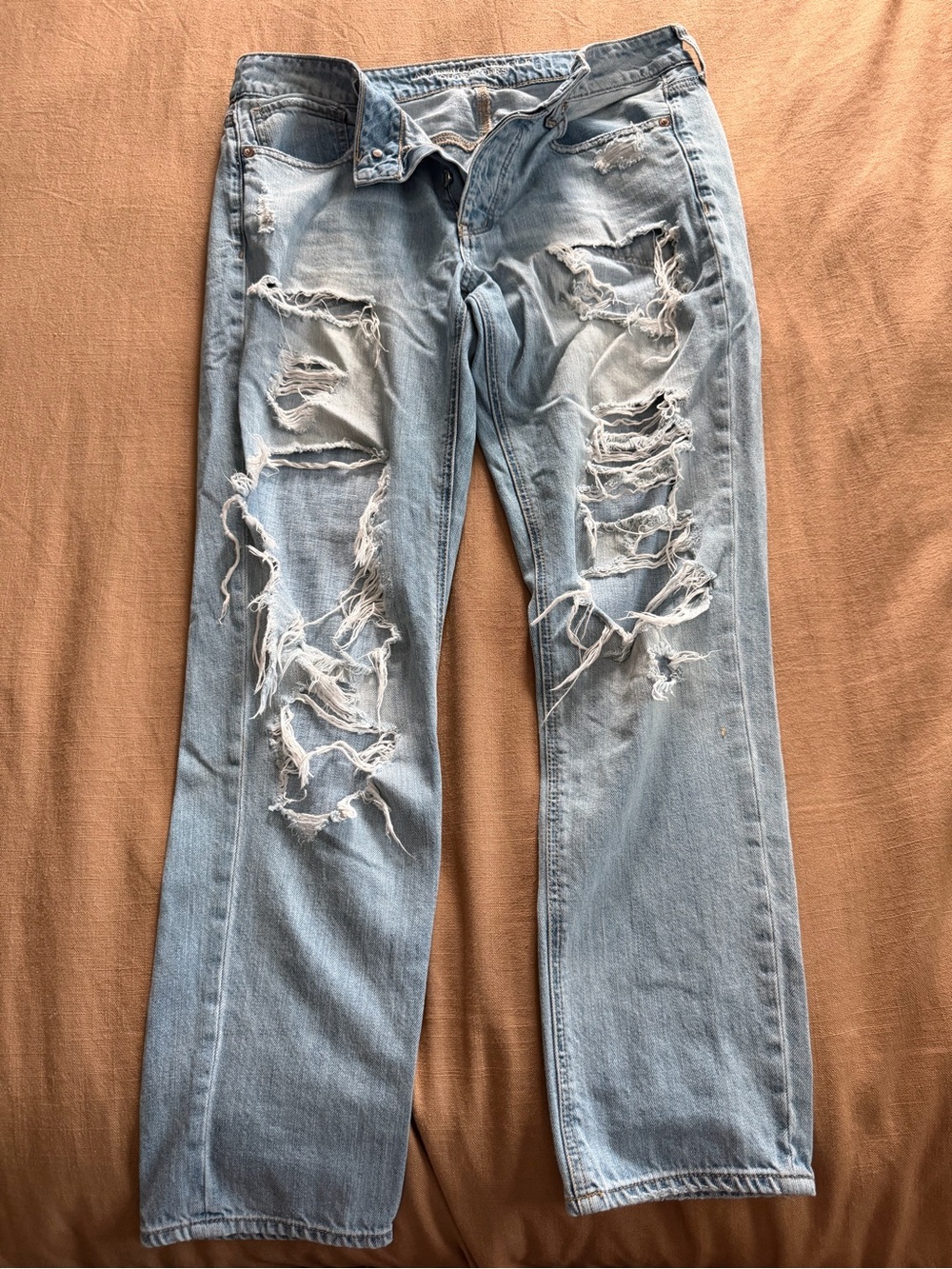 American Eagle Outfitters - Light Wash Distressed “Tomgirl” Jeans - Picture 4 of 8
